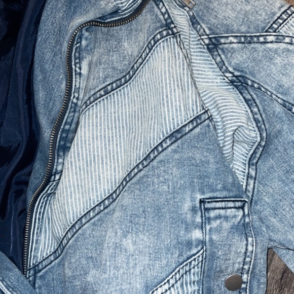 90s Style Bomber Jacket - Picture 3 of 6